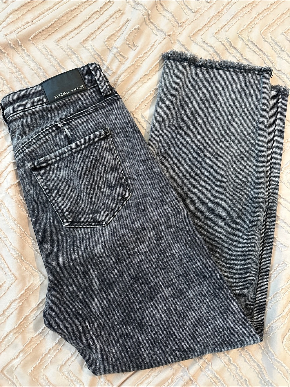 Kendall & Kylie Gray Acid-Wash Straight-Leg Jeans with Raw Hem